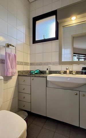 Apartamento à venda com 155m², 3 quartos e 3 vagas Apartamento à venda com 155m², 3 quartos e 3 vagasBanheiro Social