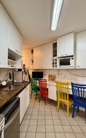 Apartamento à venda com 155m², 3 quartos e 3 vagas Apartamento à venda com 155m², 3 quartos e 3 vagasCozinha