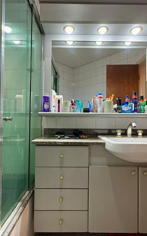 Apartamento à venda com 155m², 3 quartos e 3 vagas Apartamento à venda com 155m², 3 quartos e 3 vagasBanheiro Suíte