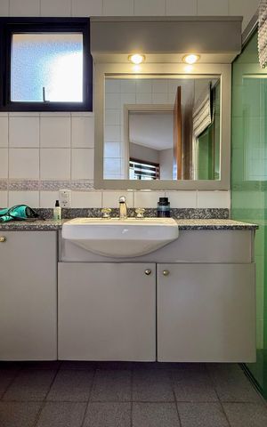 Apartamento à venda com 155m², 3 quartos e 3 vagas Apartamento à venda com 155m², 3 quartos e 3 vagasBanheiro Social