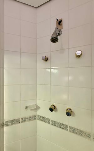 Apartamento à venda com 155m², 3 quartos e 3 vagas Apartamento à venda com 155m², 3 quartos e 3 vagasBanheiro Social