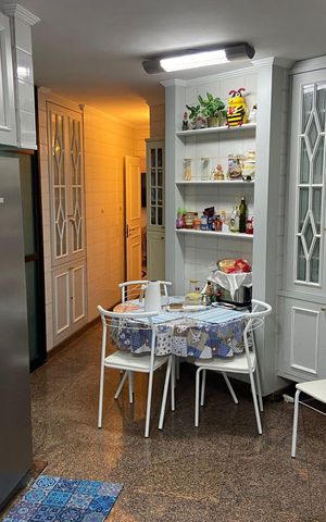 Apartamento à venda com 230m², 4 quartos e 4 vagas Apartamento à venda com 230m², 4 quartos e 4 vagasCozinha