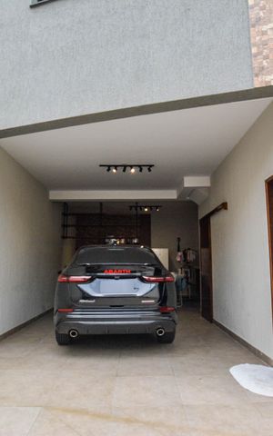 Casa à venda com 140m², 2 quartos e 2 vagas Casa à venda com 140m², 2 quartos e 2 vagasGaragem