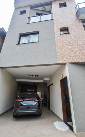 Casa à venda com 140m², 2 quartos e 2 vagas Casa à venda com 140m², 2 quartos e 2 vagasGaragem