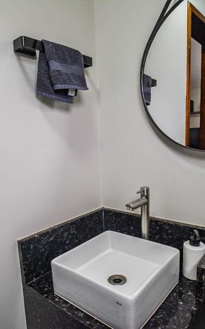 Casa à venda com 140m², 2 quartos e 2 vagas Casa à venda com 140m², 2 quartos e 2 vagasLavabo