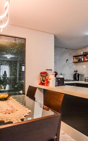 Casa à venda com 140m², 2 quartos e 2 vagas Casa à venda com 140m², 2 quartos e 2 vagasSala