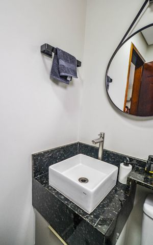 Casa à venda com 140m², 2 quartos e 2 vagas Casa à venda com 140m², 2 quartos e 2 vagasLavabo