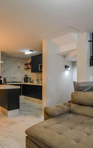 Casa à venda com 140m², 2 quartos e 2 vagas Casa à venda com 140m², 2 quartos e 2 vagasSala