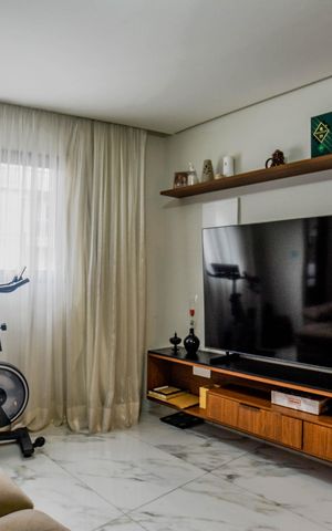 Casa à venda com 140m², 2 quartos e 2 vagas Casa à venda com 140m², 2 quartos e 2 vagasSala