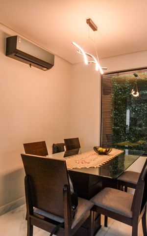Casa à venda com 140m², 2 quartos e 2 vagas Casa à venda com 140m², 2 quartos e 2 vagasSala