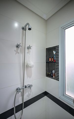 Apartamento para alugar com 211m², 3 quartos e 3 vagasChuveiro do Banheiro da Suíte 2