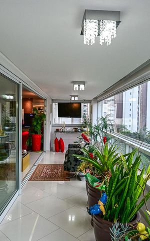 Apartamento para alugar com 211m², 3 quartos e 3 vagasVaranda