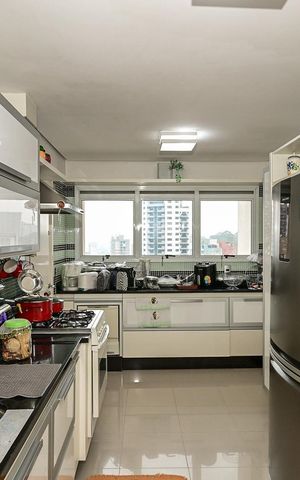 Apartamento para alugar com 211m², 3 quartos e 3 vagasCozinha
