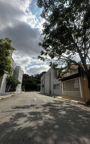 Casa para alugar com 175m², 6 quartos e 3 vagas Casa para alugar com 175m², 6 quartos e 3 vagasLocalização 20 mtros bosque maia