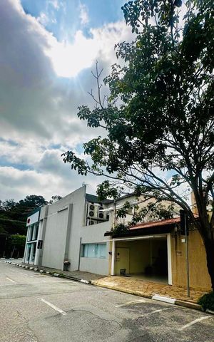 Casa para alugar com 175m², 6 quartos e 3 vagas Casa para alugar com 175m², 6 quartos e 3 vagasLocalização 20 mtros bosque maia