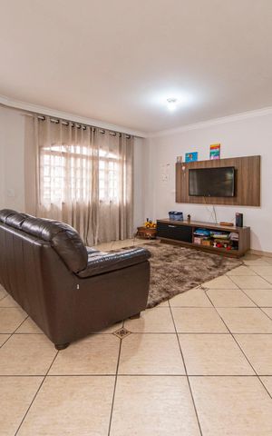 Casa à venda com 240m², 4 quartos e 6 vagasSala