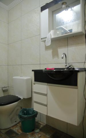 Casa à venda com 220m², 3 quartos e 2 vagasBanheiro -Área de convivência 2º piso 