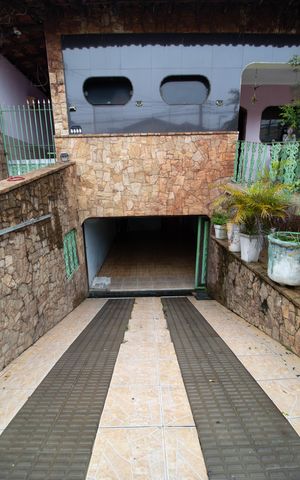 Casa à venda com 246m², 3 quartos e 3 vagas Casa à venda com 246m², 3 quartos e 3 vagasÁrea externa