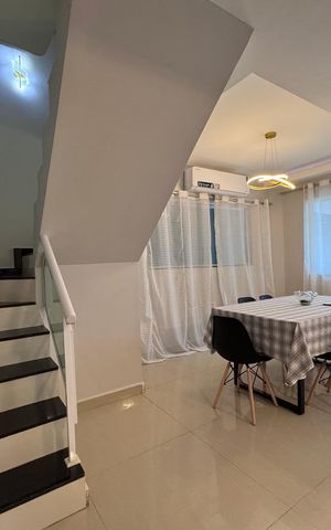 Casa de condomínio para alugar com 280m², 4 quartos e 2 vagas Casa de condomínio para alugar com 280m², 4 quartos e 2 vagasSala