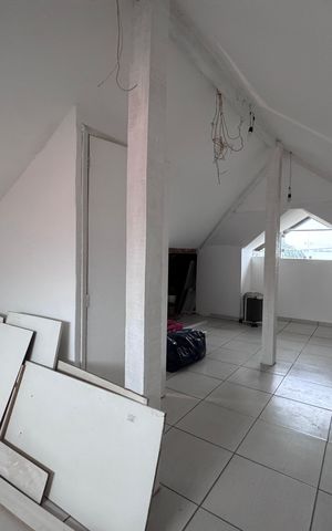 Casa de condomínio para alugar com 280m², 4 quartos e 2 vagas Casa de condomínio para alugar com 280m², 4 quartos e 2 vagasSótão