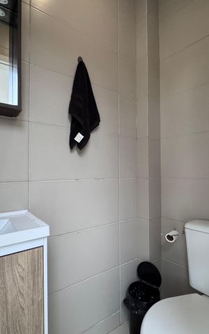 Casa de condomínio para alugar com 280m², 4 quartos e 2 vagas Casa de condomínio para alugar com 280m², 4 quartos e 2 vagasÁrea externa - Laavabo