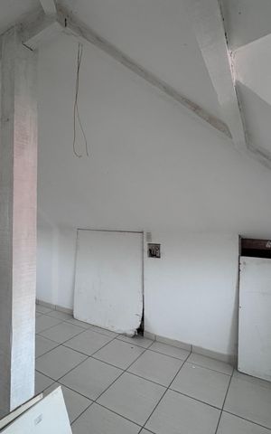 Casa de condomínio para alugar com 280m², 4 quartos e 2 vagas Casa de condomínio para alugar com 280m², 4 quartos e 2 vagasSótão