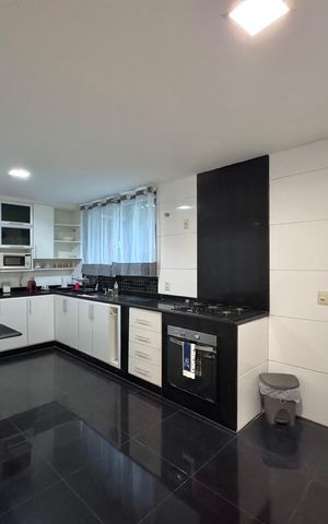 Casa de condomínio para alugar com 280m², 4 quartos e 2 vagas Casa de condomínio para alugar com 280m², 4 quartos e 2 vagasCozinha