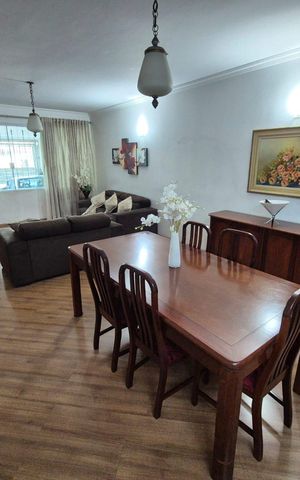 Casa à venda com 180m², 4 quartos e 2 vagas Casa à venda com 180m², 4 quartos e 2 vagasSala