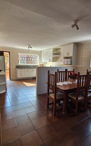 Casa à venda com 180m², 4 quartos e 2 vagas Casa à venda com 180m², 4 quartos e 2 vagasCozinha