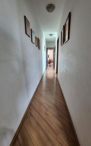 Casa à venda com 180m², 4 quartos e 2 vagas Casa à venda com 180m², 4 quartos e 2 vagasCorredor