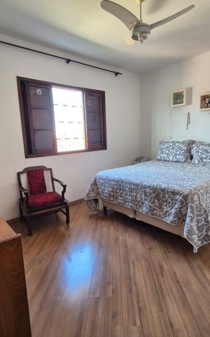 Casa à venda com 180m², 4 quartos e 2 vagas Casa à venda com 180m², 4 quartos e 2 vagasQuarto