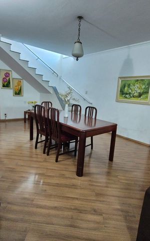 Casa à venda com 180m², 4 quartos e 2 vagas Casa à venda com 180m², 4 quartos e 2 vagasSala