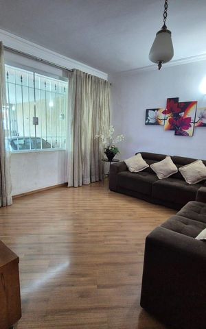 Casa à venda com 180m², 4 quartos e 2 vagas Casa à venda com 180m², 4 quartos e 2 vagasSala