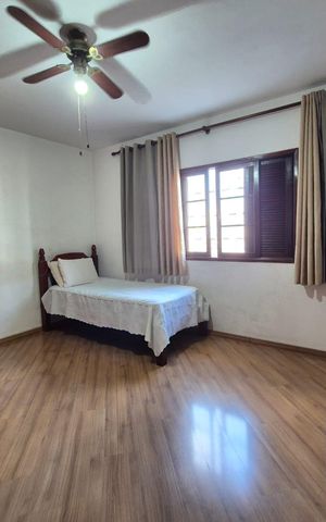 Casa à venda com 180m², 4 quartos e 2 vagas Casa à venda com 180m², 4 quartos e 2 vagasQuarto