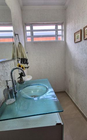 Casa à venda com 180m², 4 quartos e 2 vagas Casa à venda com 180m², 4 quartos e 2 vagasBanheiro
