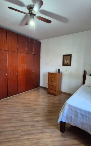 Casa à venda com 180m², 4 quartos e 2 vagas Casa à venda com 180m², 4 quartos e 2 vagasQuarto