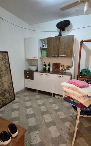 Casa à venda com 180m², 4 quartos e 2 vagas Casa à venda com 180m², 4 quartos e 2 vagasÁrea de serviço