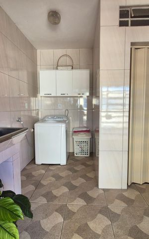 Casa à venda com 180m², 4 quartos e 2 vagas Casa à venda com 180m², 4 quartos e 2 vagasÁrea de serviço
