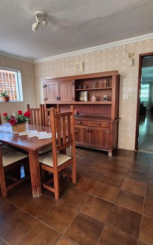 Casa à venda com 180m², 4 quartos e 2 vagas Casa à venda com 180m², 4 quartos e 2 vagasCozinha