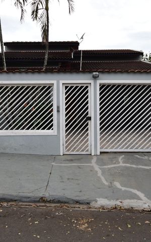 Casa à venda com 286m², 3 quartos e 4 vagasFachada