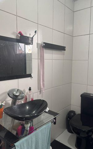 Casa à venda com 109m², 2 quartos e 1 vaga Casa à venda com 109m², 2 quartos e 1 vagaBanheiro