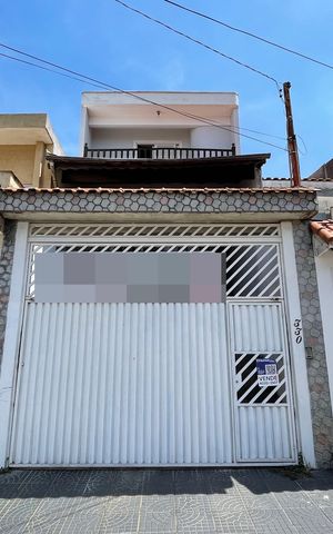 Casa para alugar com 300m², 3 quartos e 6 vagasFachada+Placa 