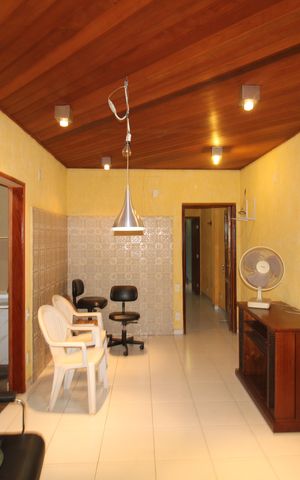 Casa à venda com 181m², 3 quartos e 2 vagasSala