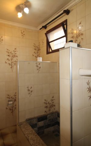 Casa à venda com 181m², 3 quartos e 2 vagasBanheiro 2