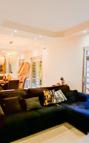Casa à venda com 470m², 4 quartos e 4 vagasSala
