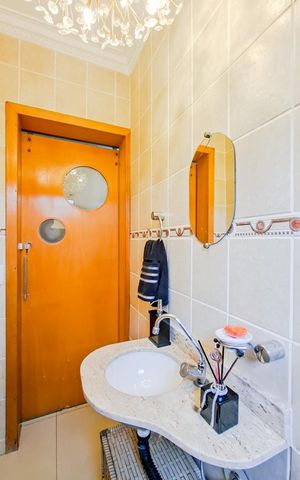Casa à venda com 470m², 4 quartos e 4 vagasLavabo 