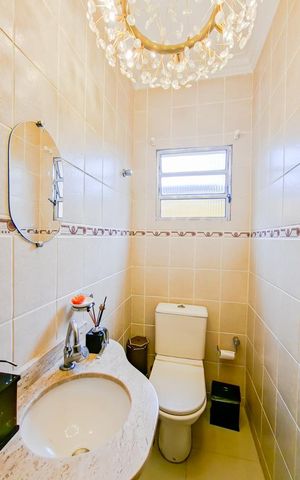 Casa à venda com 470m², 4 quartos e 4 vagasLavabo 