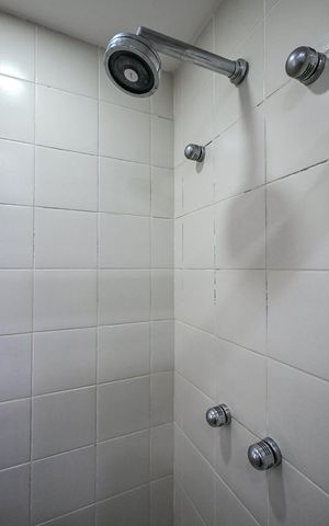 Apartamento à venda com 130m², 3 quartos e 2 vagasChuveiro do Banheiro da Suíte