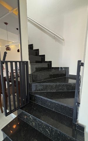 Apartamento à venda com 150m², 2 quartos e 2 vagas Apartamento à venda com 150m², 2 quartos e 2 vagasEscada