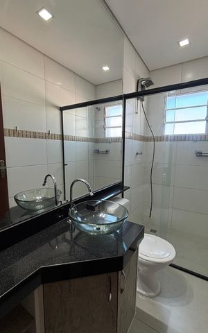 Apartamento à venda com 150m², 2 quartos e 2 vagas Apartamento à venda com 150m², 2 quartos e 2 vagasBanheiro da Suíte